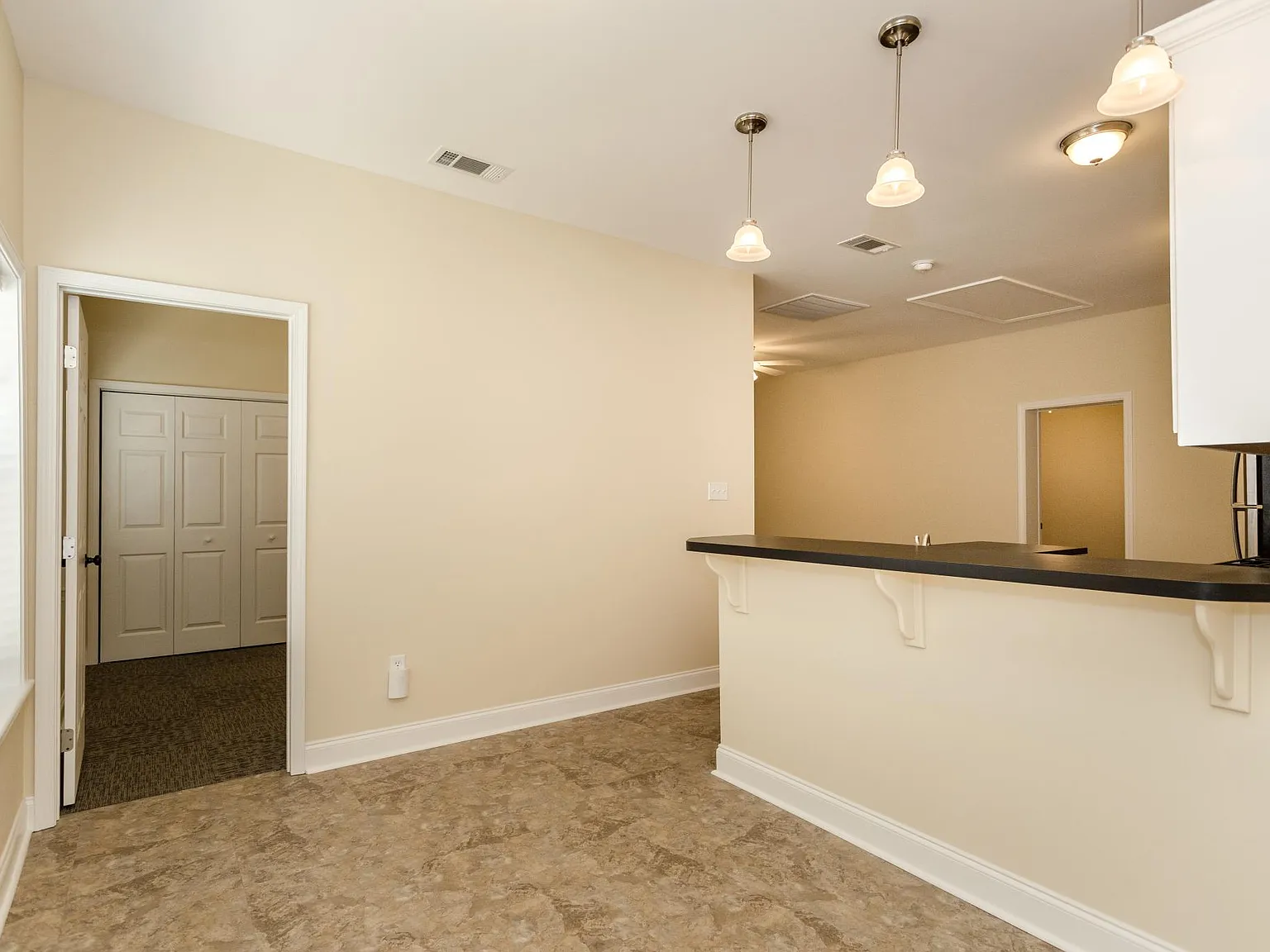 428 Courthouse St — Photo 4