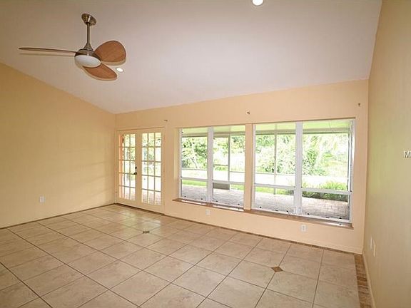 5th image of 2420 Cambridge Dr