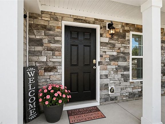 3rd image of 154 Stone River Way