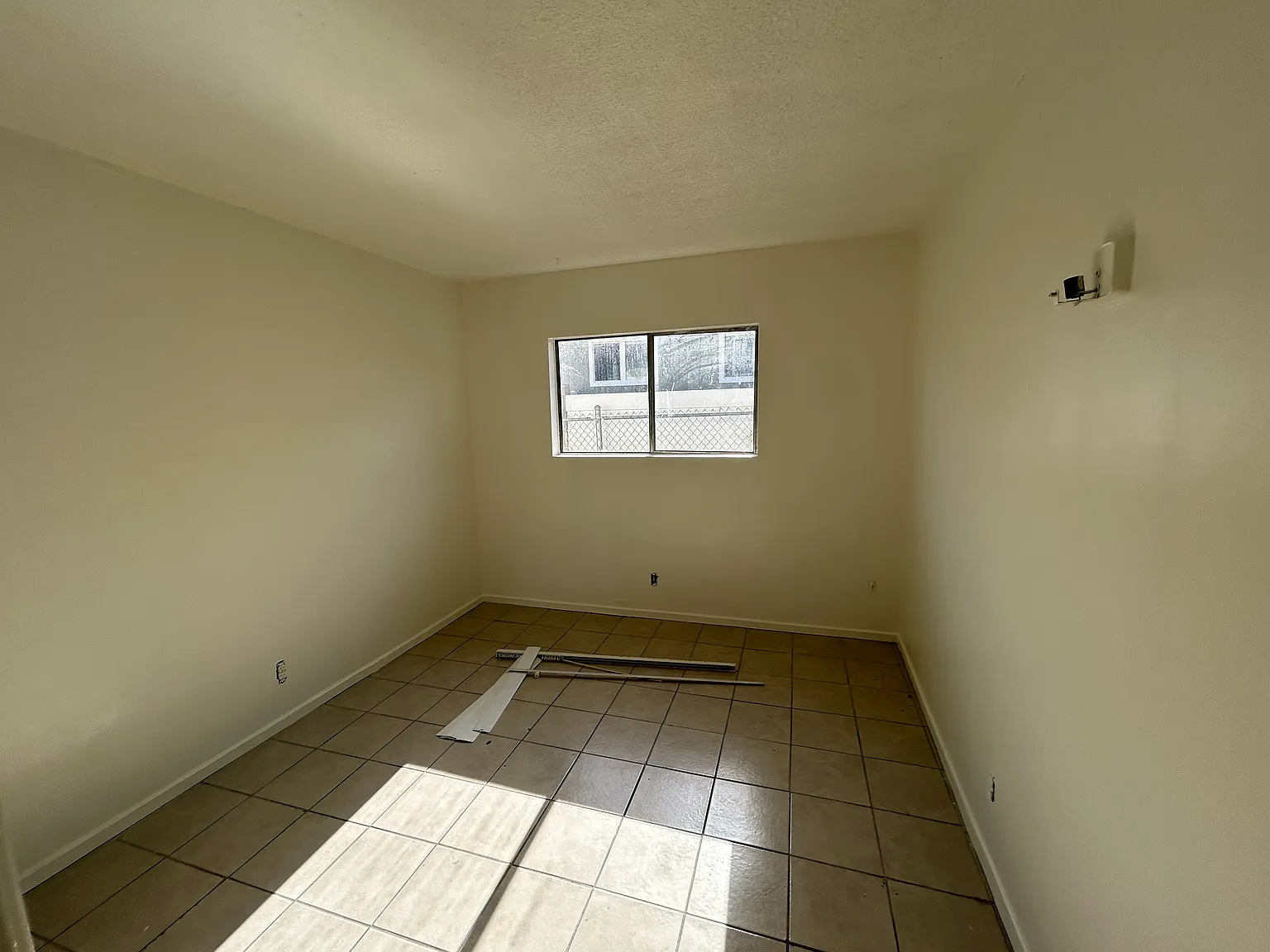 3 bed, 1270 sqft, $3,100 — Photo 2
