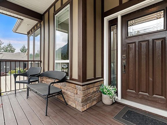 3rd image of 65733 Valley View Pl