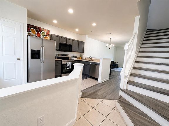 3rd image of 4452 SW 49TH AVENUE