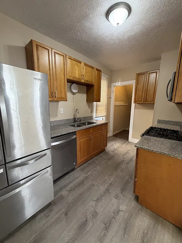 4 bed, 1.5 bath, 1637 sqft, $2,034 — Photo 4