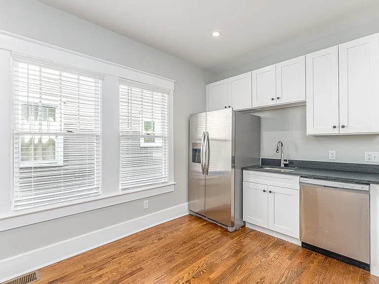 114 W Anderson St #B — Photo 8