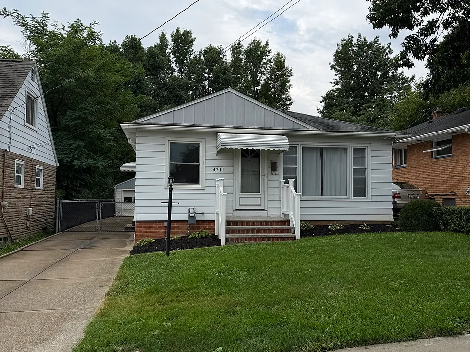 4711 Longwood Ave