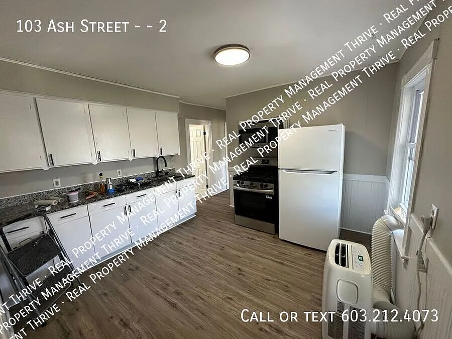 4 BR/2BA apartment with NEW floors, windows & paint - Upper Level - 2nd & 3rd Floor — Photo 1