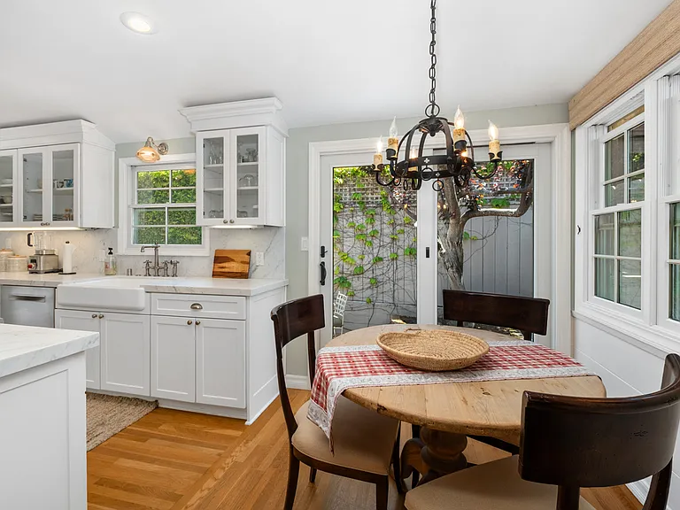 425 Graceland Dr — Photo 12