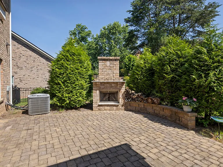 167 Alexandria Dr — Photo 42