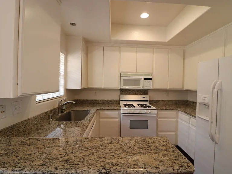 4455 Hazeltine Ave #207 — Photo 8