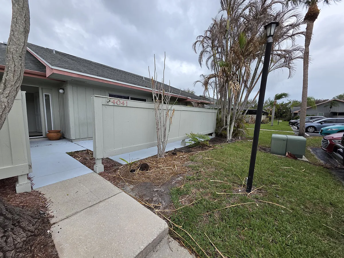 Building Photo - 4041 NW Cinnamon Tree Cir