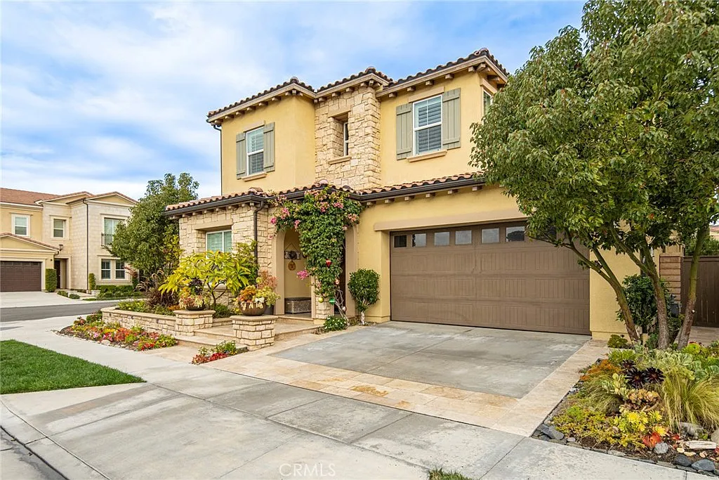 5 bed, 4.5 bath, 3220 sqft, $7,700 — Photo 3