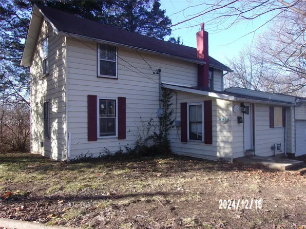 2725 Solway Ave, Saint Louis, MO 63136