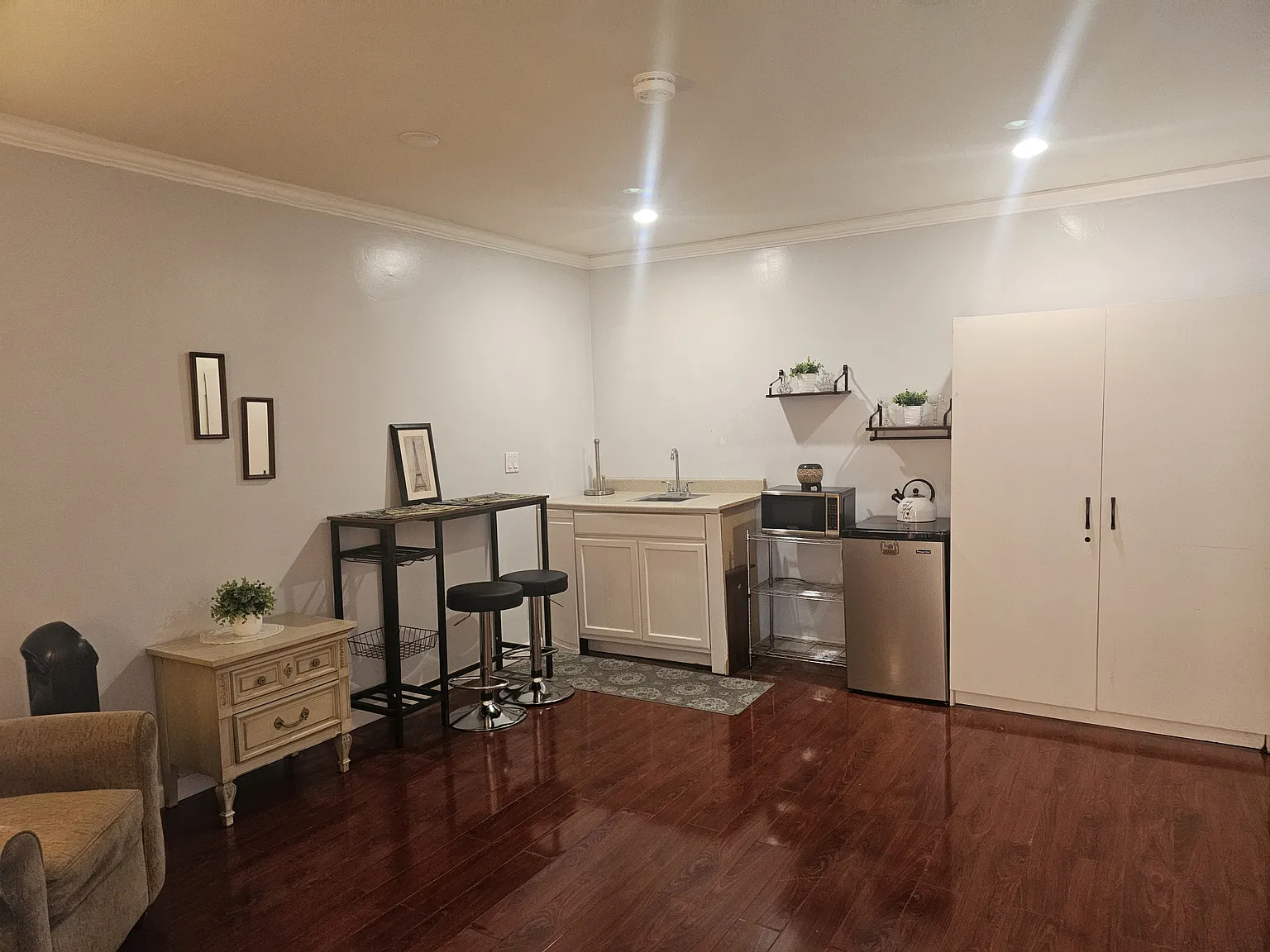 1 bed, 250 sqft, $1,600 — Photo 2
