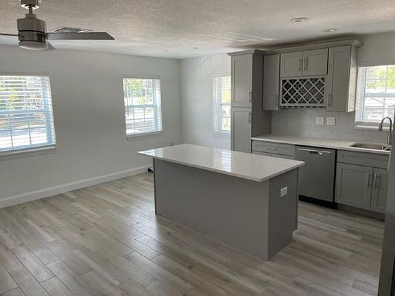 2nd image of 4071 Edgewater Dr APT 4