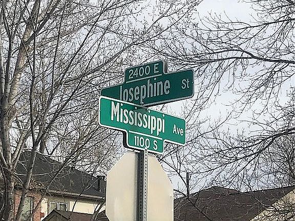 4th image of 1095 S Josephine St