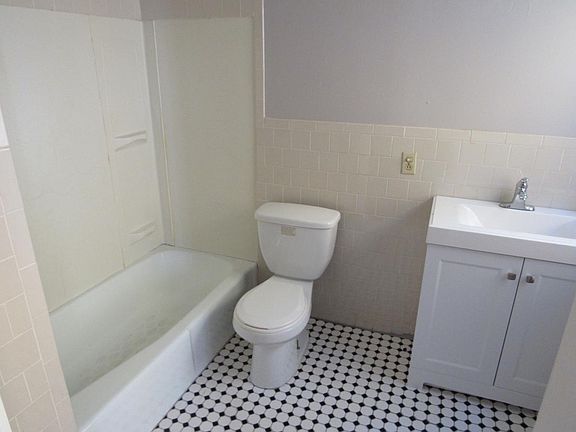 5th image of 42 Bainbridge Ave #1