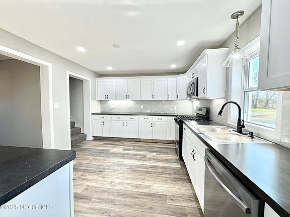 5th image of 212 S Perry St