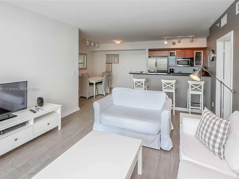 325 Biscayne Blvd #1422 — Photo 7