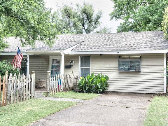 5th image of 1528 Sunset Dr