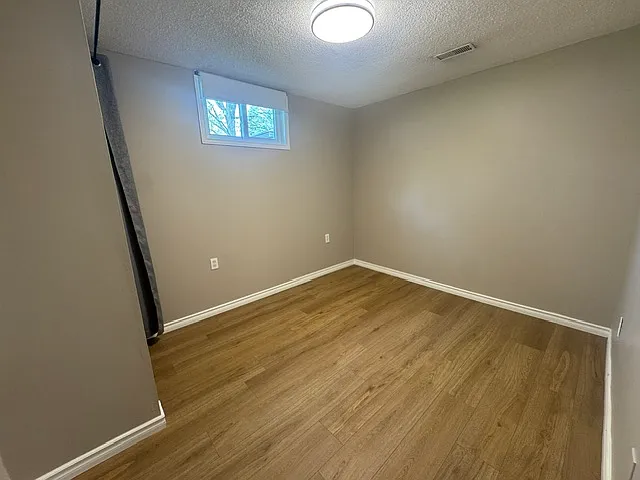 182 Lynnbrook Cres #2 — Photo 5