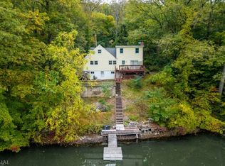 66 W Shore Dr, Vernon, NJ 07462