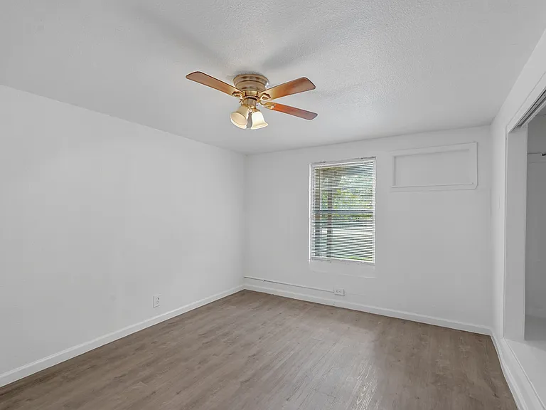 120 E Monterey St #120 — Photo 15