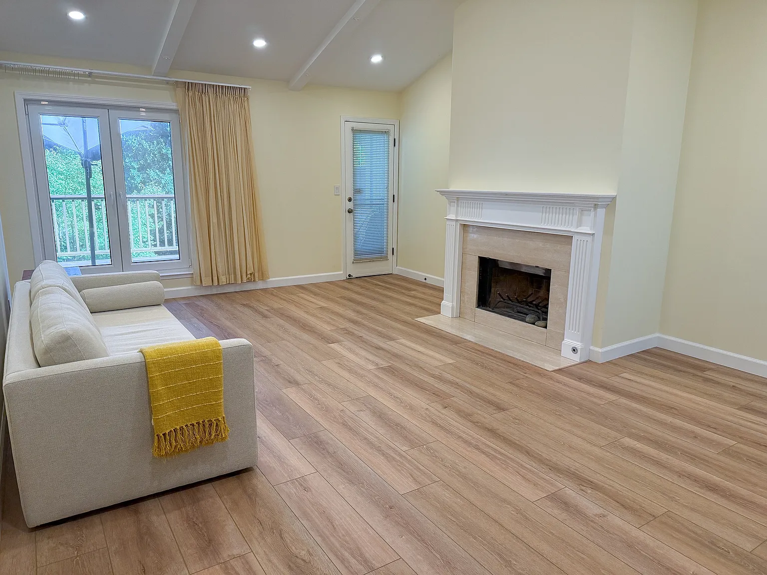 2 bed, 1410 sqft, $5,700 — Photo 2