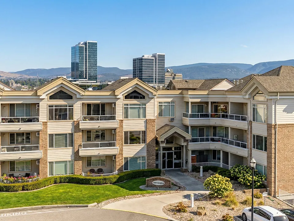 1415 Kelglen Cres