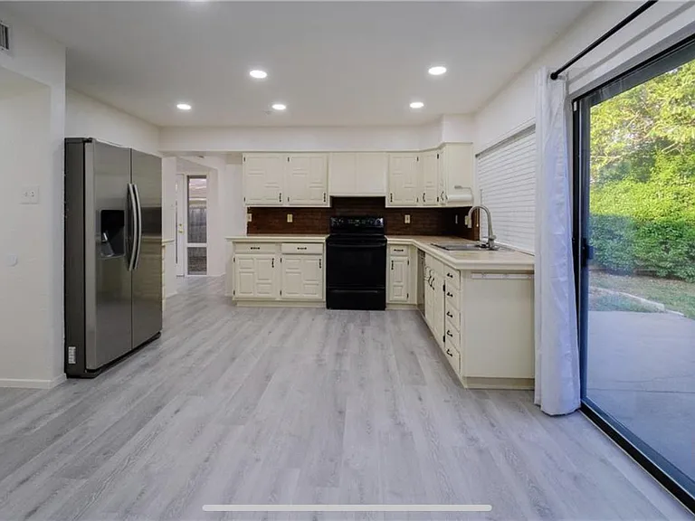 6403 Apache Ct — Photo 12