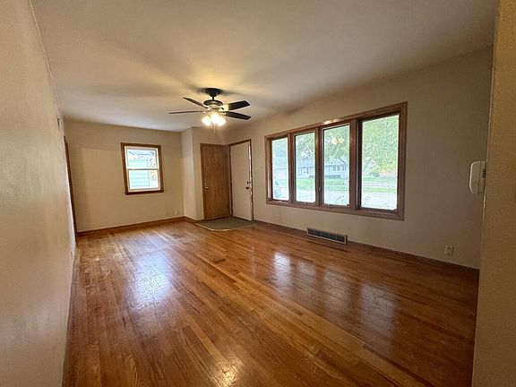 3rd image of 2635 15th Ave N