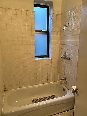 5th image of 838 Washington Ave #3L