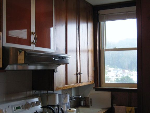 2nd image of 1079 Clayton St