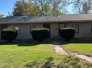 1217 3rd St #8, Camanche, IA 52730