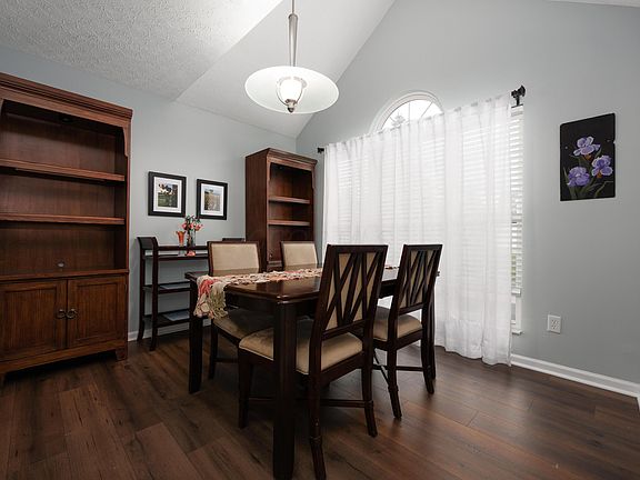 5th image of 8536 Lazelle Village Dr