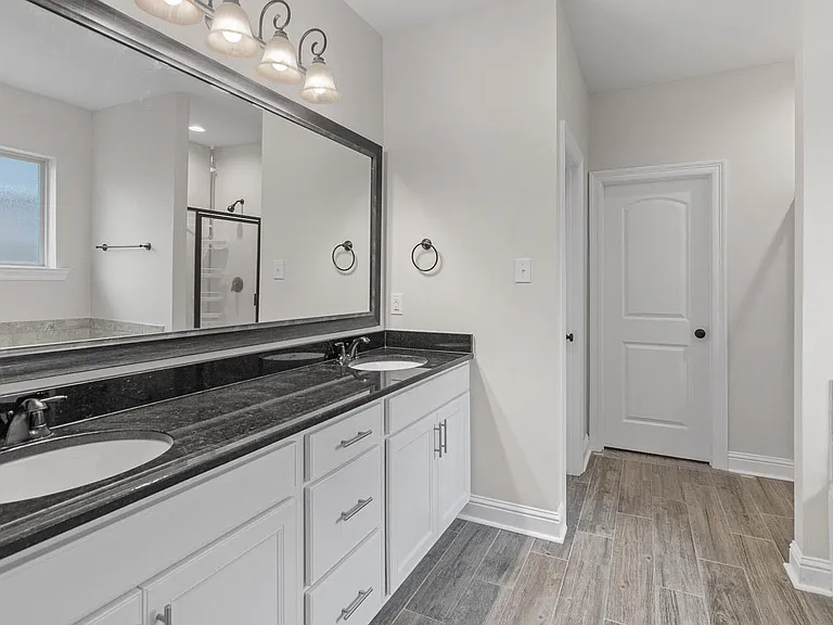 289 Lake Pride Dr — Photo 5