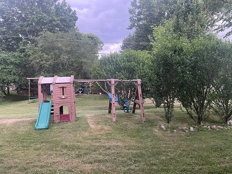 214 W Meadow Dr — Photo 11