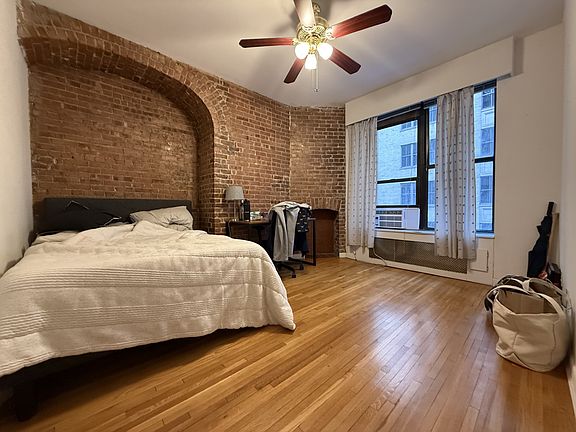 3rd image of 117 W 58th St APT 5F