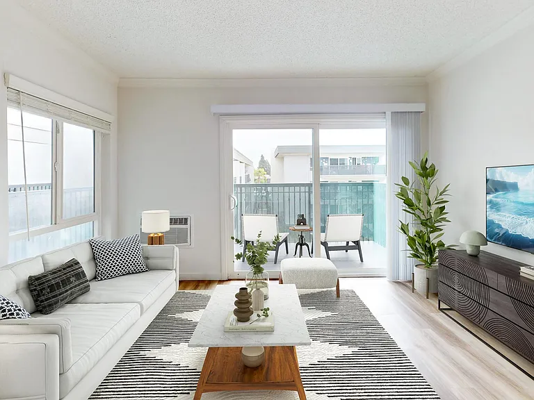 Eight 80 Newport Beach — Photo 9