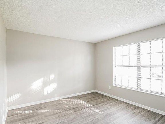 3rd image of 1608 S Golfview Dr