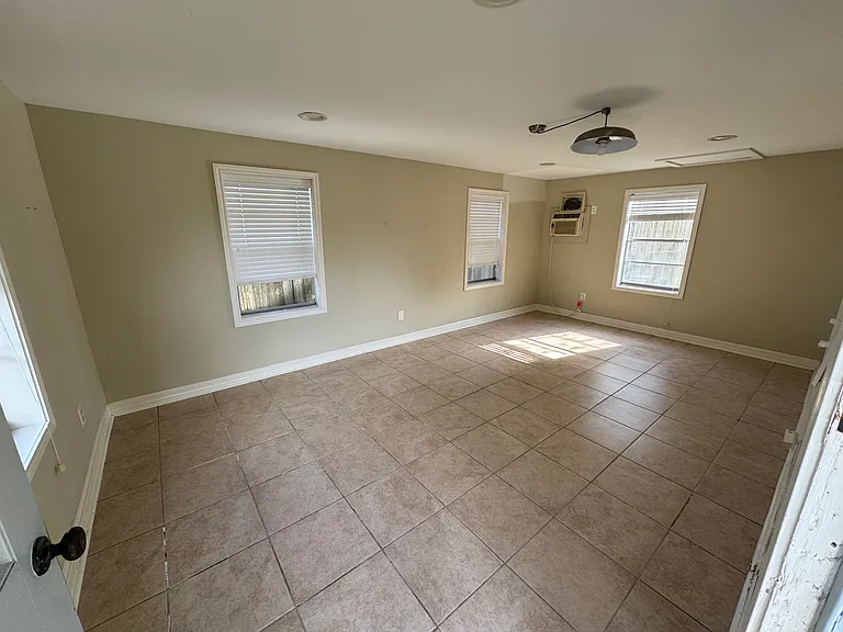 2311 Stonecrest Dr — Photo 18