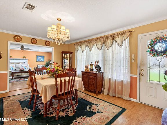 5th image of 35 Fleetwood Dr