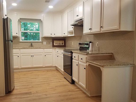 4th image of 88 Algonquin Cir