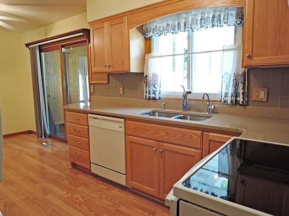 3rd image of 242 14th St NE