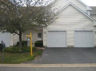 105 Canterbury Ct, Oswego, IL 60543