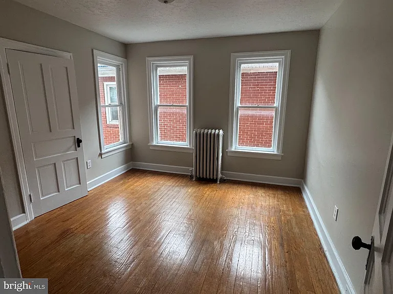 453 W Middle St — Photo 9