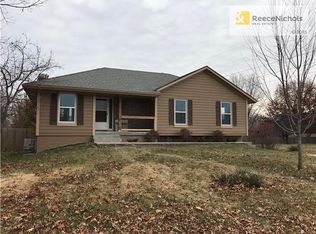 1301 NE Ridgeview Dr, Lees Summit, MO 64086