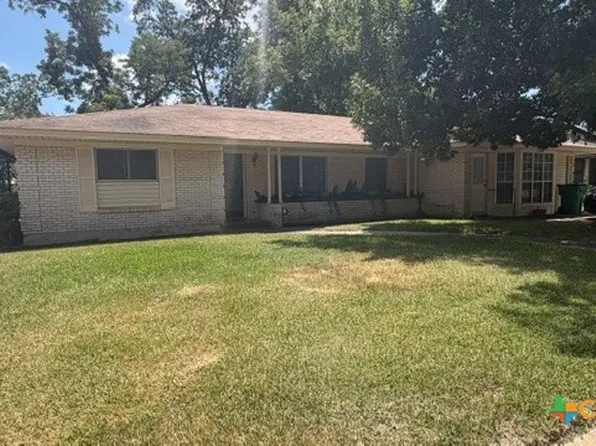 705 E 11th St, Cameron, TX 76520