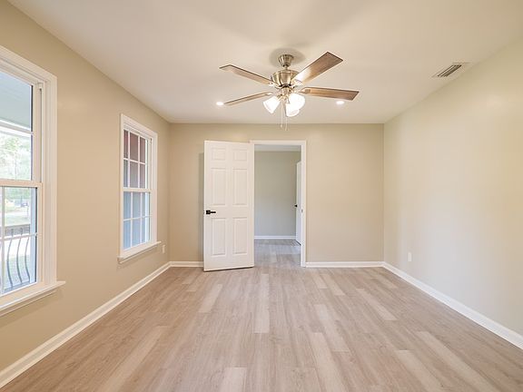 5th image of 272 Parkview Cir