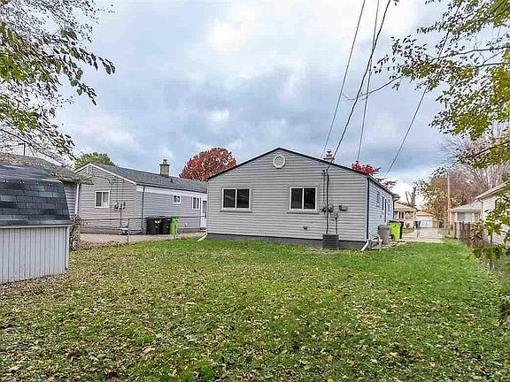 3rd image of 20420 Lakeworth St