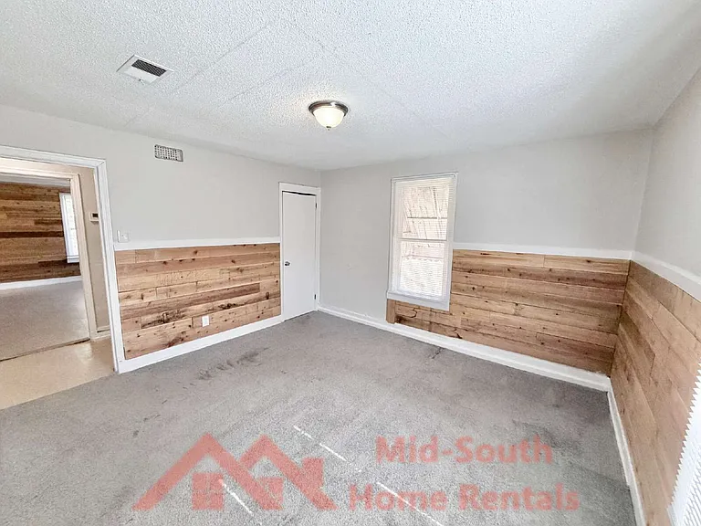 1417 Rayner St — Photo 9